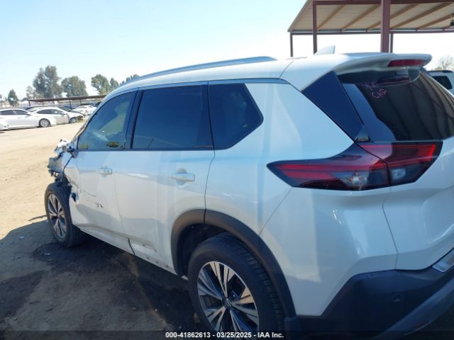 5N1AT3BA2MC782692 Nissan Rogue Sv Fwd