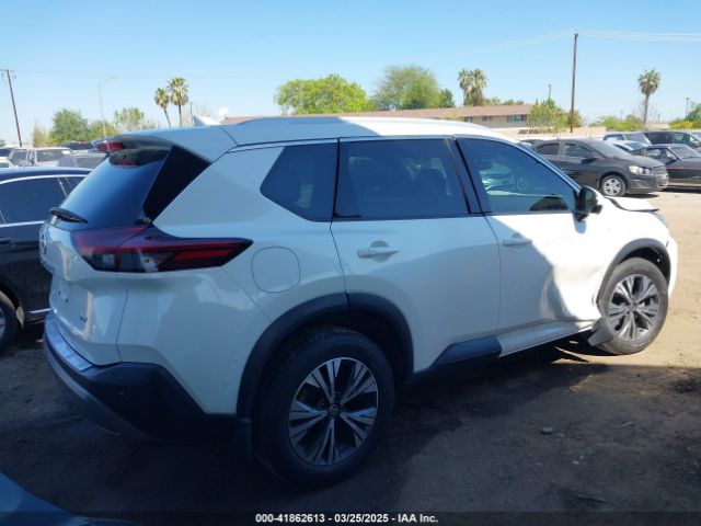 5N1AT3BA2MC782692 Nissan Rogue Sv Fwd
