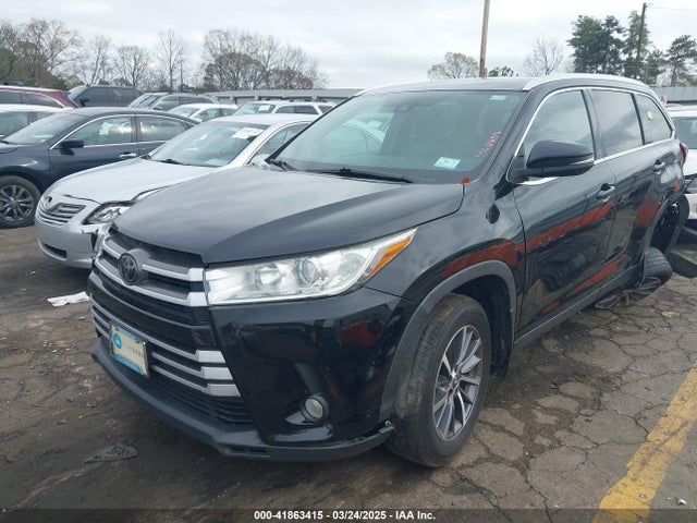 5TDKZRFH7KS560257 Toyota Highlander Xle