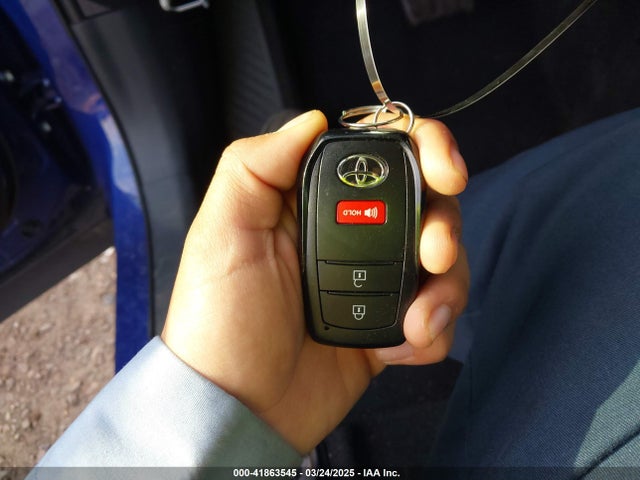 7MUCAAAG6NV018136 Toyota Corolla Cross Le