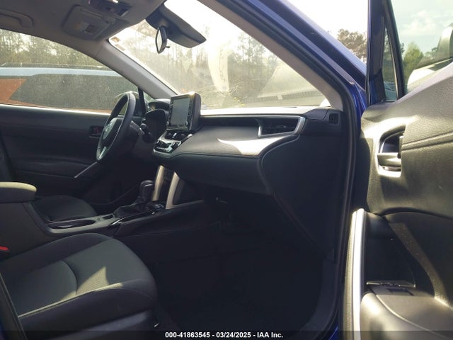 7MUCAAAG6NV018136 Toyota Corolla Cross Le
