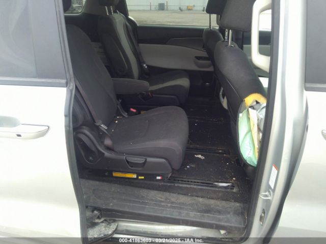 KNDNB4H38N6067651 KIA Carnival Mpv Lx