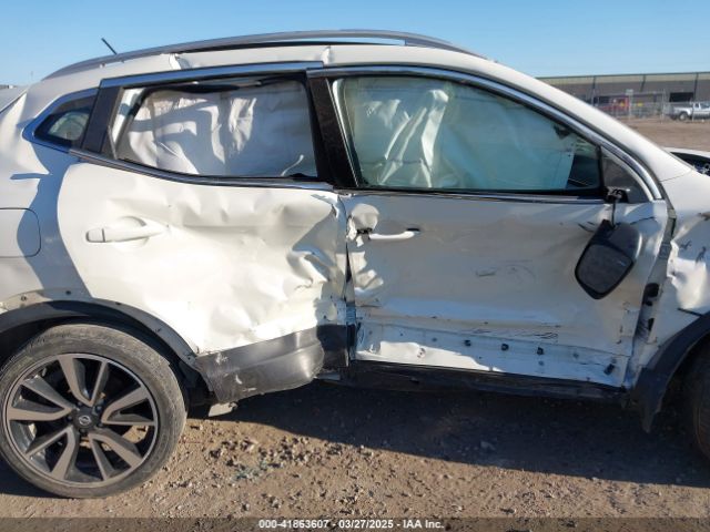 JN1BJ1CR9HW119098 Nissan Rogue Sport Sl