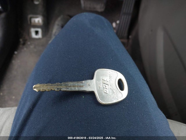 KNAFK4A60E5171921 KIA FORTE LX