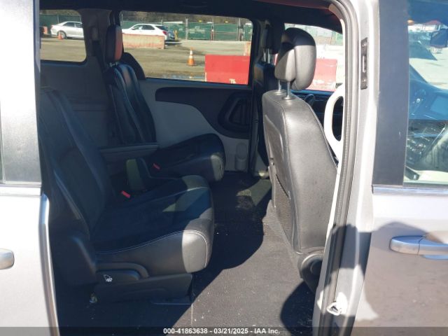2C4RDGCG9KR761325 Dodge Grand Caravan Sxt
