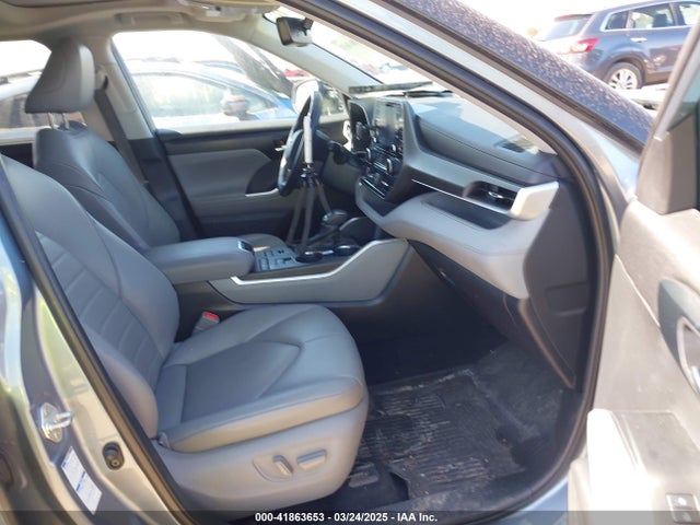 5TDGZRBH0MS140046 Toyota Highlander Xle