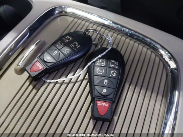 2C4RC1GG7ER178802 Chrysler Town & Country Limited