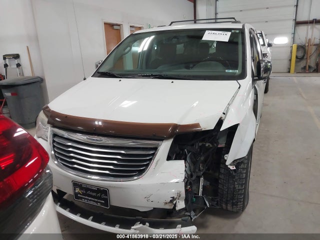 2C4RC1GG7ER178802 Chrysler Town & Country Limited