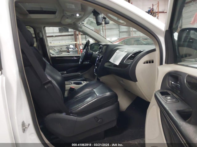 2C4RC1GG7ER178802 Chrysler Town & Country Limited