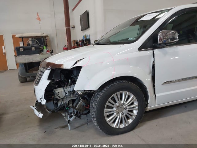2C4RC1GG7ER178802 Chrysler Town & Country Limited