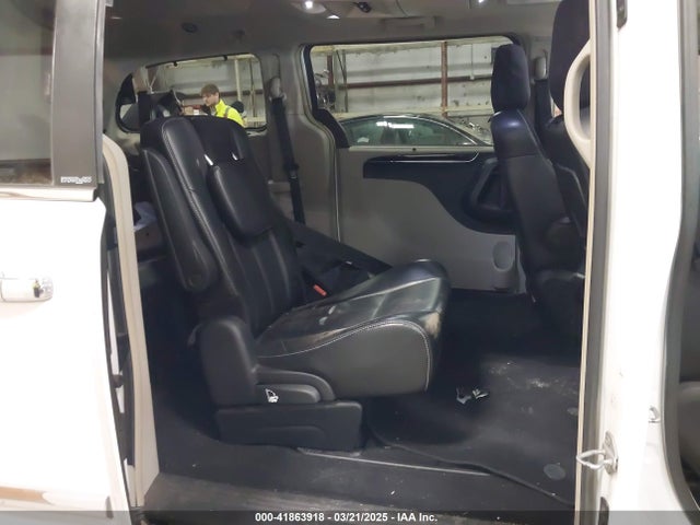 2C4RC1GG7ER178802 Chrysler Town & Country Limited