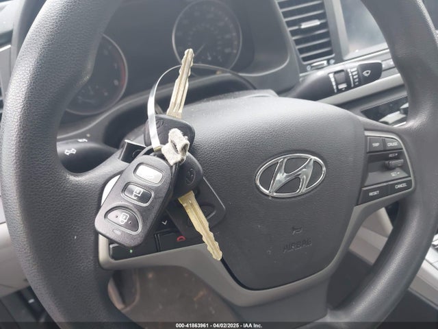 5NPD84LF4HH058645 Hyundai ELANTRA SE