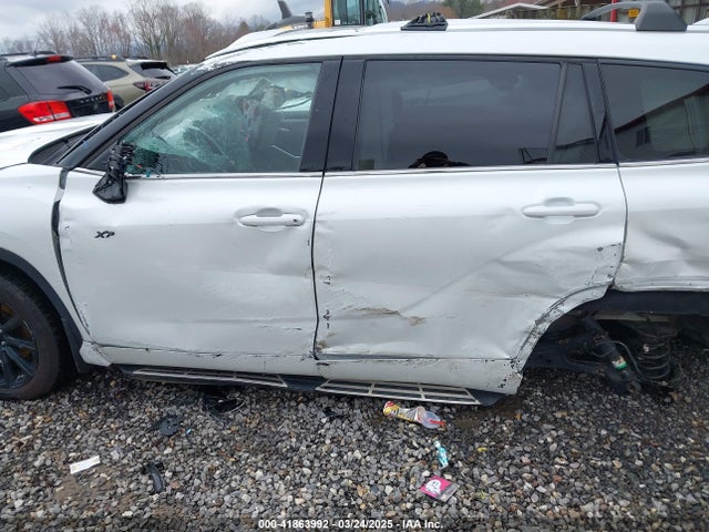 5TDDZRBH9NS570565 Toyota Highlander Limited