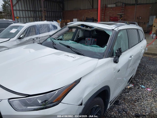 5TDDZRBH9NS570565 Toyota Highlander Limited