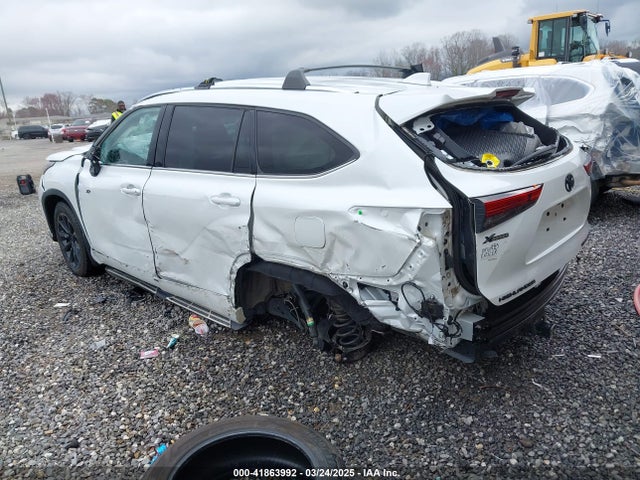 5TDDZRBH9NS570565 Toyota Highlander Limited