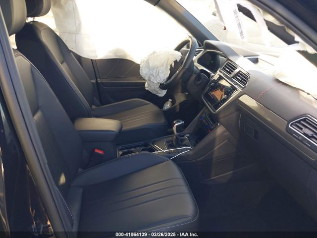 3VVCB7AX3PM114417 Volkswagen Tiguan 2.0t Se R-line Black