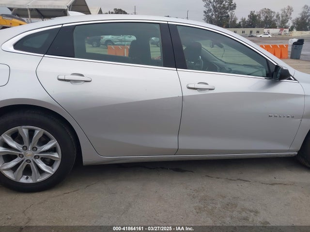 1G1ZD5ST2NF140225 Chevrolet Malibu Fwd Lt