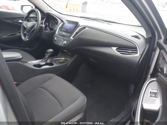 1G1ZD5ST2NF140225 Chevrolet Malibu Fwd Lt