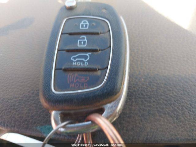KM8J2CA48LU190592 Hyundai TUCSON SE