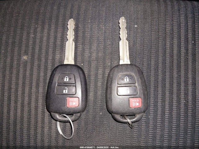 2T3BFREV7JW768376 Toyota RAV4 LE