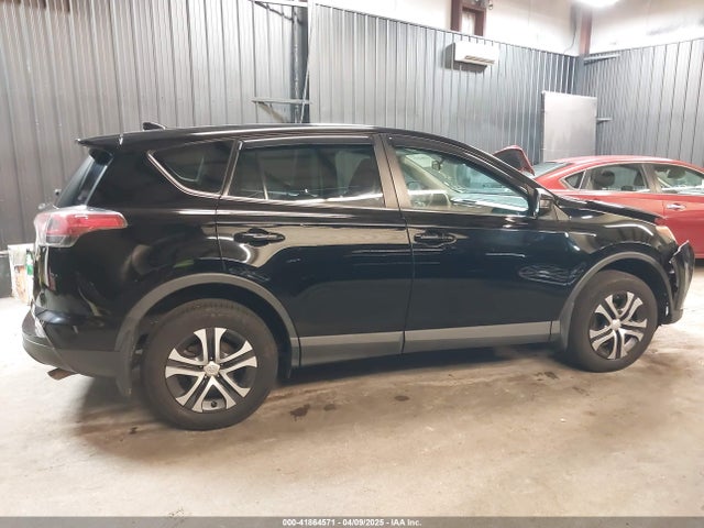 2T3BFREV7JW768376 Toyota RAV4 LE