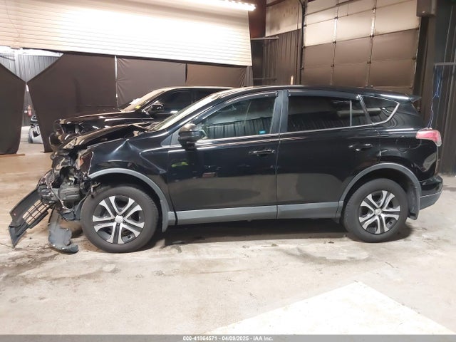 2T3BFREV7JW768376 Toyota RAV4 LE