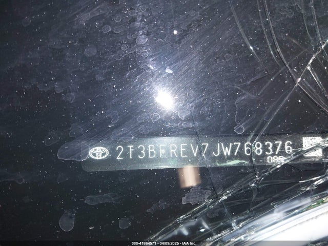 2T3BFREV7JW768376 Toyota RAV4 LE