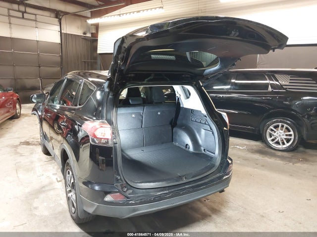 2T3BFREV7JW768376 Toyota RAV4 LE