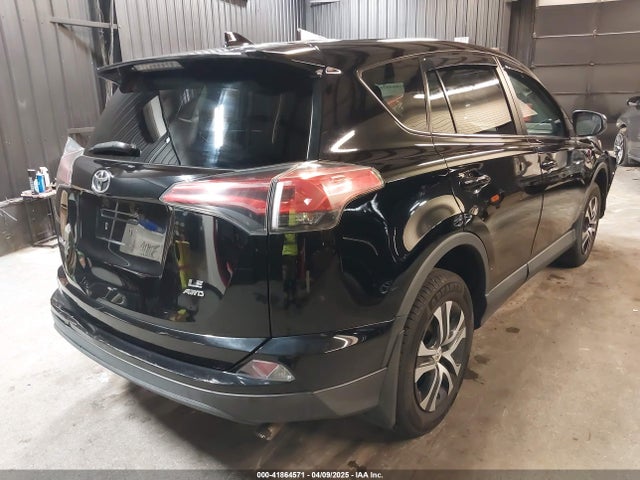 2T3BFREV7JW768376 Toyota RAV4 LE