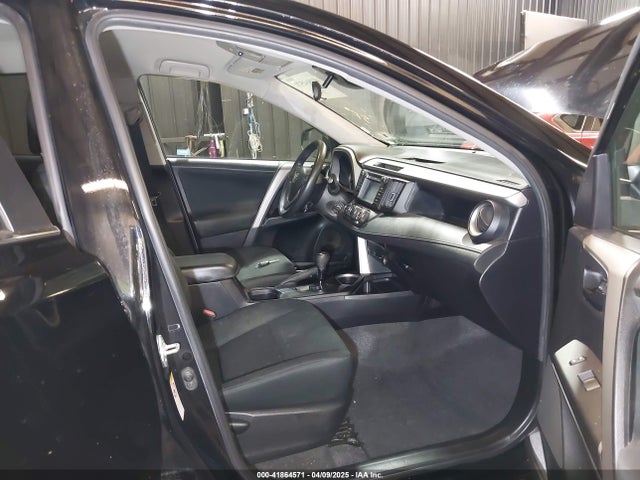 2T3BFREV7JW768376 Toyota RAV4 LE