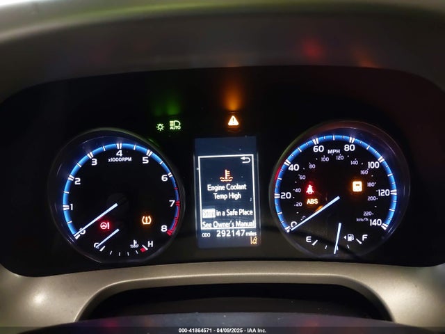 2T3BFREV7JW768376 Toyota RAV4 LE