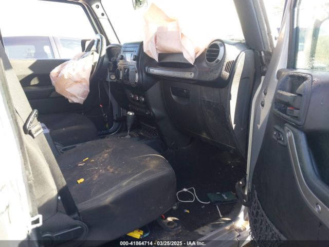 1C4BJWDG4FL732123 Jeep Wrangler Unlimited Sport