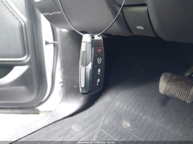 2022 RAM 1500 1C6RREBT0NN354913 Photo 10