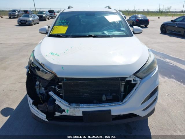KM8J23A45HU343355 Hyundai TUCSON SE