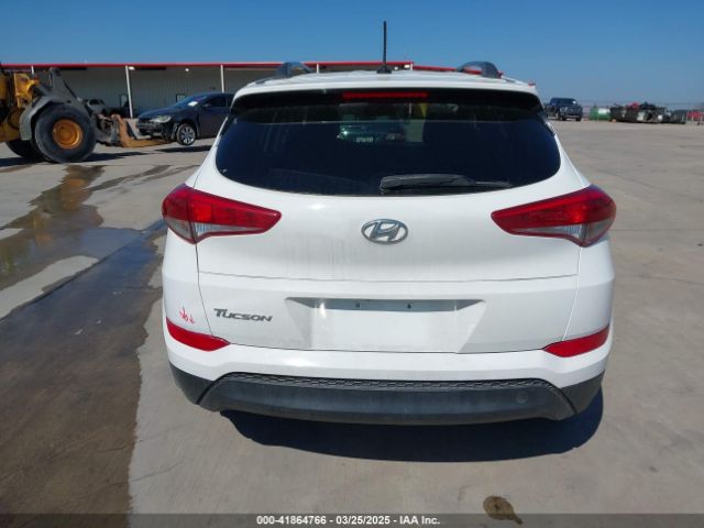 KM8J23A45HU343355 Hyundai TUCSON SE