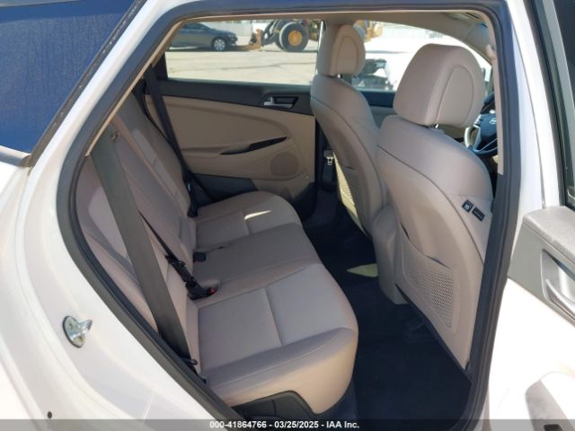 KM8J23A45HU343355 Hyundai TUCSON SE