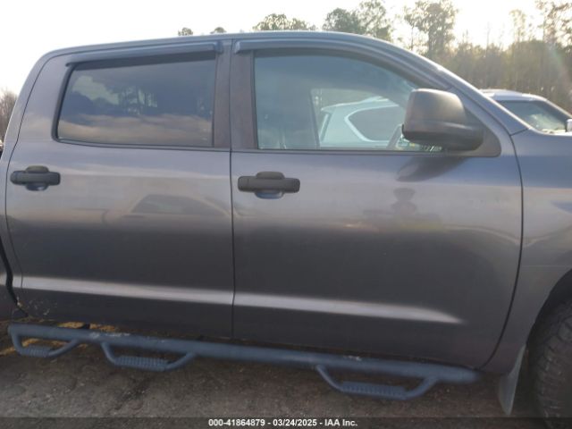 5TFEY5F1XEX152006 Toyota Tundra Sr5 5.7l V8