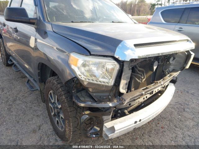 5TFEY5F1XEX152006 Toyota Tundra Sr5 5.7l V8