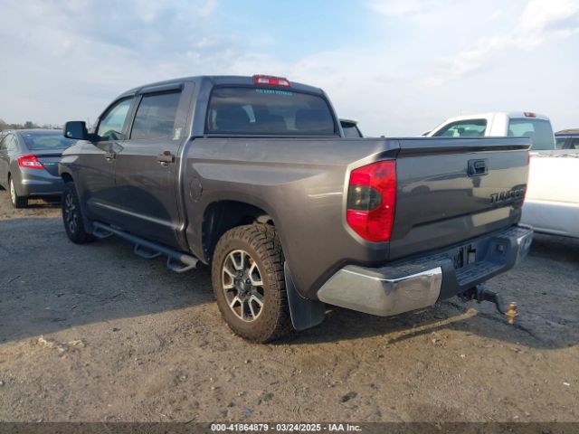 5TFEY5F1XEX152006 Toyota Tundra Sr5 5.7l V8