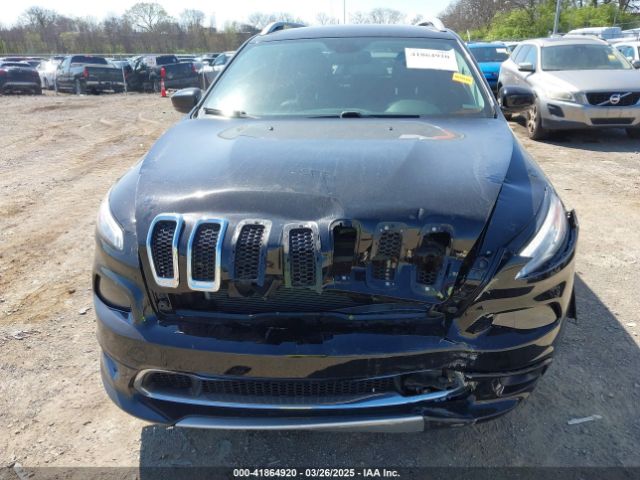1C4PJMJXXJD594671 Jeep Cherokee Overland 4x4