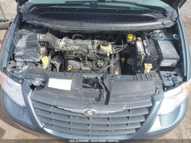 2005 CHRYSLER TOWN & COUNTRY 2C4GP54LX5R202644 Photo 9