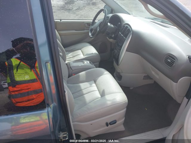 2005 CHRYSLER TOWN & COUNTRY 2C4GP54LX5R202644 Photo 4