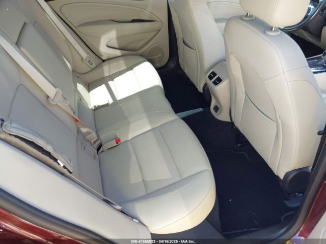 W04GV8SX1J1154540 Buick Regal Tourx Essence