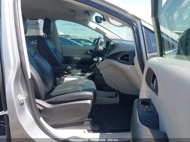 2C4RC1BG0KR732202 Chrysler Pacifica Touring L