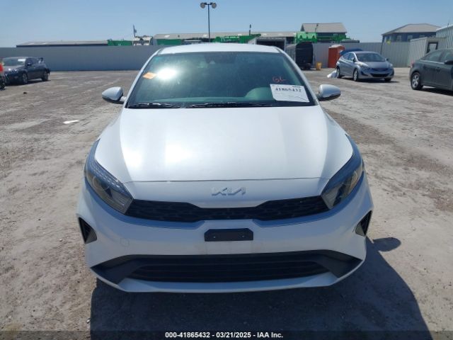 3KPF24AD2NE425621 KIA Forte Lxs