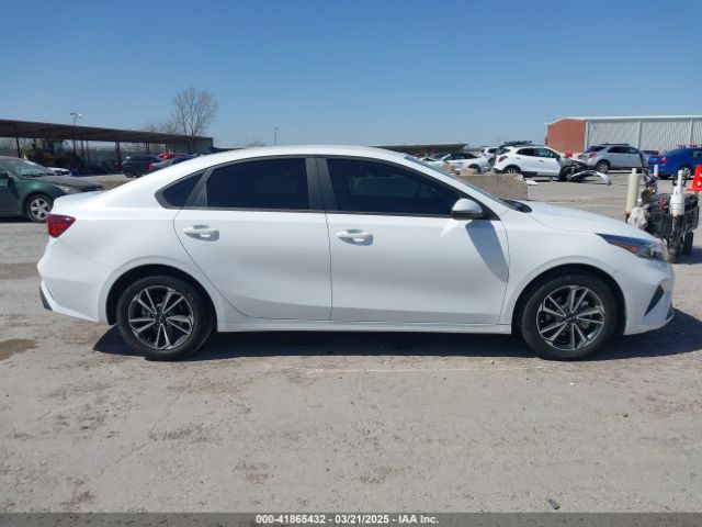 3KPF24AD2NE425621 KIA Forte Lxs