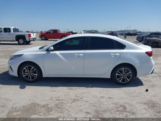 3KPF24AD2NE425621 KIA Forte Lxs