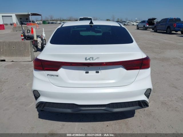 3KPF24AD2NE425621 KIA Forte Lxs