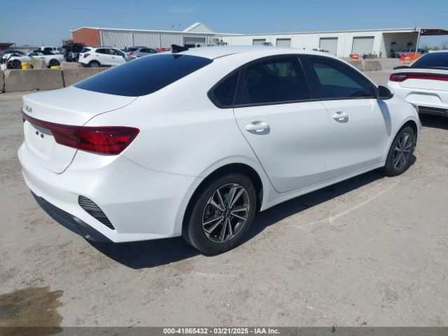 3KPF24AD2NE425621 KIA Forte Lxs