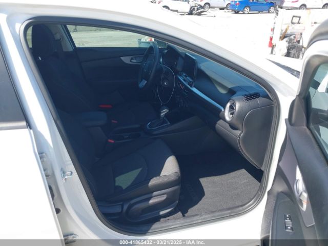 3KPF24AD2NE425621 KIA Forte Lxs